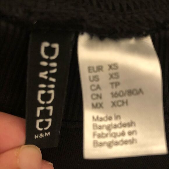 H&M 🎉HP🎉Women’s Sweatshirt “Laugh More” - Picture 4 of 7